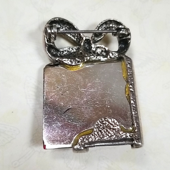 Vintage Festive Mid Century Ruby Glass Silver Tone Present Brooch Pin - Picture 6 of 11